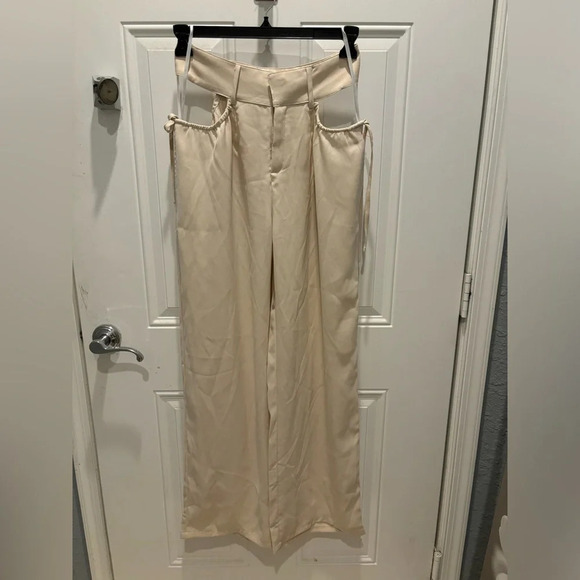 Superdown Benny Cut Out Pants in Beige sz M - Picture 4 of 6